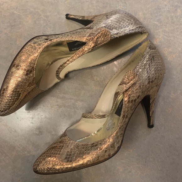 STUART WEITZMAN GOLD METALLIC HIGH HEEL SHOES - Picture 12 of 14